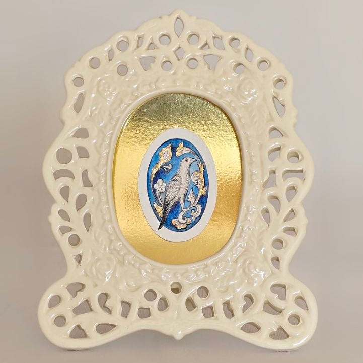 Songbird Cameo – Hand-Painted Vintage Ceramic Frame, Code: FF01003